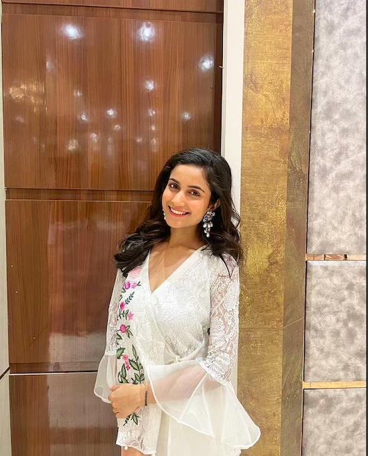 The Many Benefits of Embracing Motherhood with Prenatal Yoga, According to an Expert-Image 1