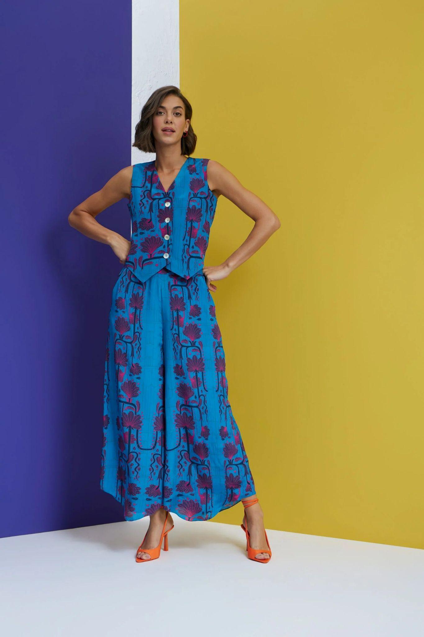 This Rakhi, Amp Up Your Style Quotient with these Stunning Ethnic Outfits-Image 3