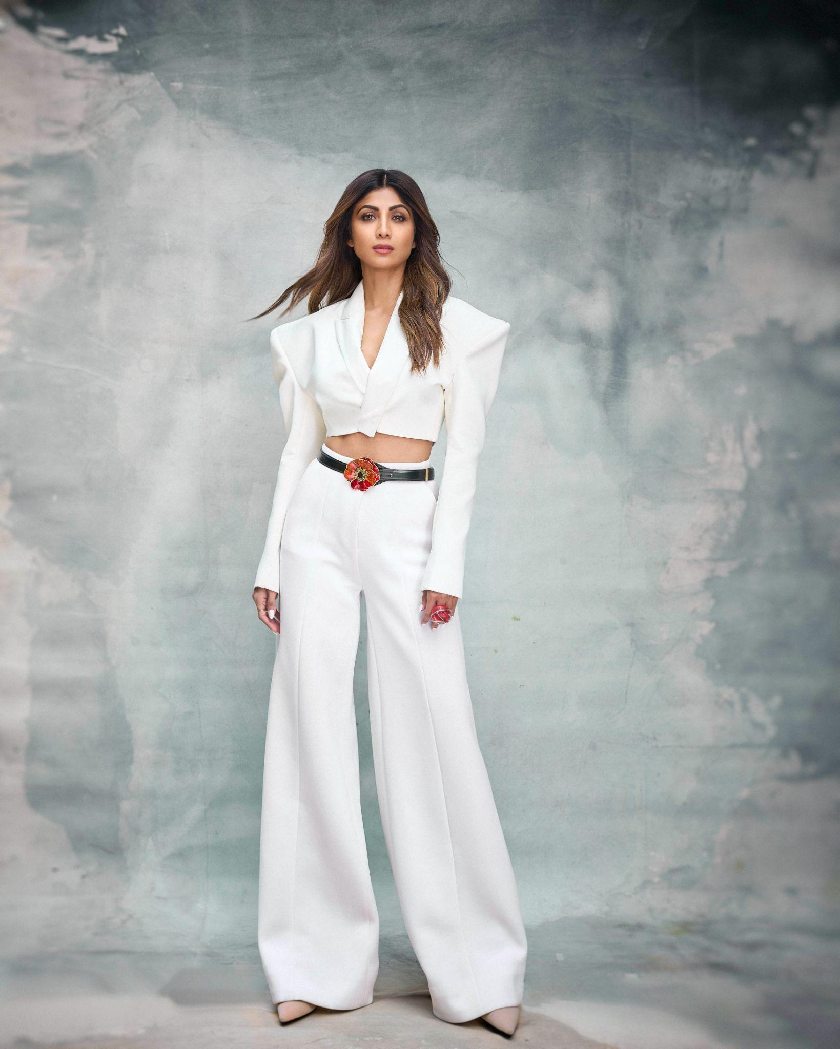 Style Guide for Lollapalooza India Trendy and Practical Outfits to Rock the Music Festival-Image 3