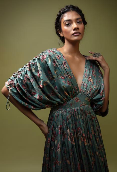 Dress Like Royalty With These Bridgerton-Inspired Outfits-Image 3-3